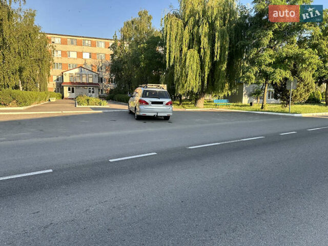 Сірий Тойота Авенсіс Версо, об'ємом двигуна 2 л та пробігом 250 тис. км за 5100 $, фото 18 на Automoto.ua