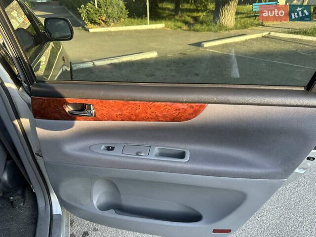 Сірий Тойота Авенсіс Версо, об'ємом двигуна 2 л та пробігом 250 тис. км за 5100 $, фото 13 на Automoto.ua