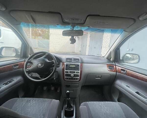 Сірий Тойота Авенсіс Версо, об'ємом двигуна 2 л та пробігом 287 тис. км за 3500 $, фото 8 на Automoto.ua