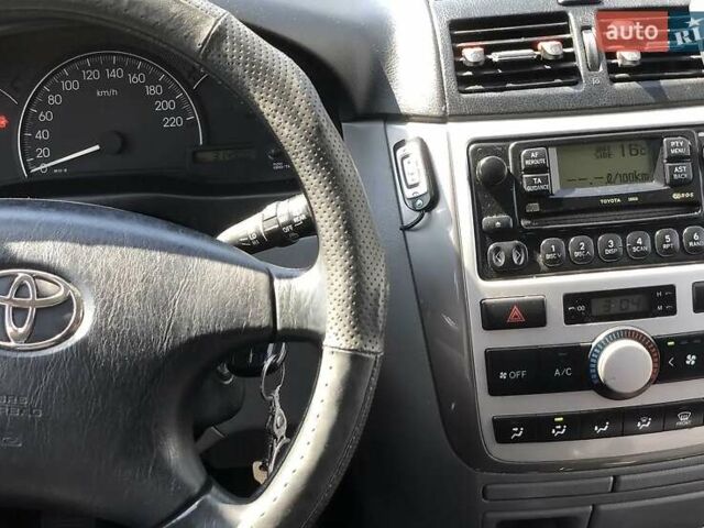 Серый Тойота Авенсис Версо, объемом двигателя 2 л и пробегом 340 тыс. км за 4900 $, фото 11 на Automoto.ua