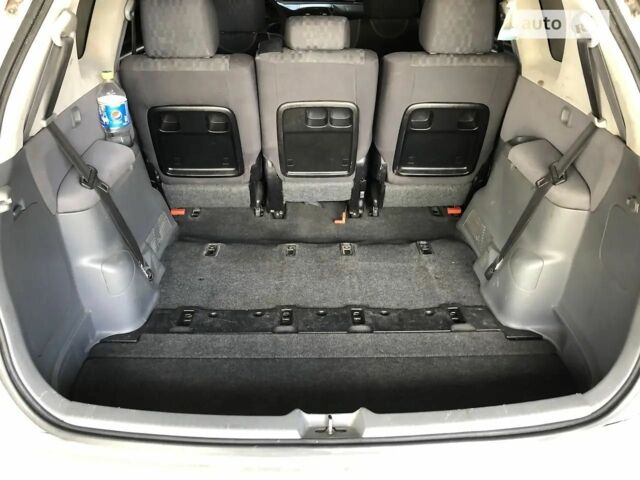 Сірий Тойота Авенсіс Версо, об'ємом двигуна 2 л та пробігом 340 тис. км за 4900 $, фото 2 на Automoto.ua