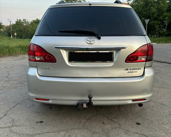 Сірий Тойота Авенсіс Версо, об'ємом двигуна 2 л та пробігом 250 тис. км за 5100 $, фото 37 на Automoto.ua