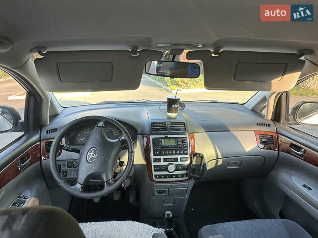 Сірий Тойота Авенсіс Версо, об'ємом двигуна 2 л та пробігом 250 тис. км за 5100 $, фото 24 на Automoto.ua