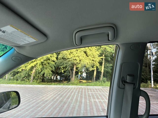 Сірий Тойота Авенсіс Версо, об'ємом двигуна 2 л та пробігом 250 тис. км за 5100 $, фото 33 на Automoto.ua