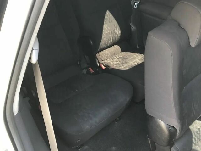 Сірий Тойота Авенсіс Версо, об'ємом двигуна 2 л та пробігом 340 тис. км за 4900 $, фото 3 на Automoto.ua