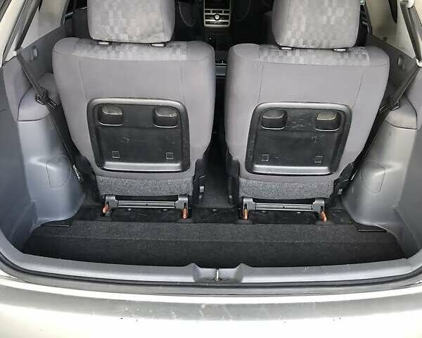 Серый Тойота Авенсис Версо, объемом двигателя 2 л и пробегом 340 тыс. км за 4900 $, фото 9 на Automoto.ua