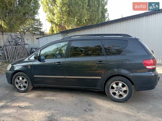 Сірий Тойота Авенсіс Версо, об'ємом двигуна 2 л та пробігом 380 тис. км за 5500 $, фото 1 на Automoto.ua