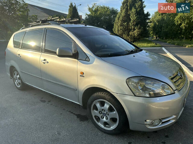 Сірий Тойота Авенсіс Версо, об'ємом двигуна 2 л та пробігом 250 тис. км за 5100 $, фото 7 на Automoto.ua