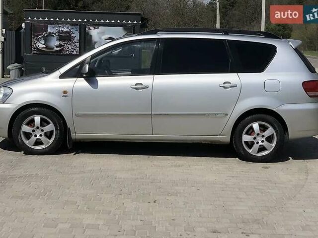 Серый Тойота Авенсис Версо, объемом двигателя 2 л и пробегом 340 тыс. км за 4900 $, фото 13 на Automoto.ua