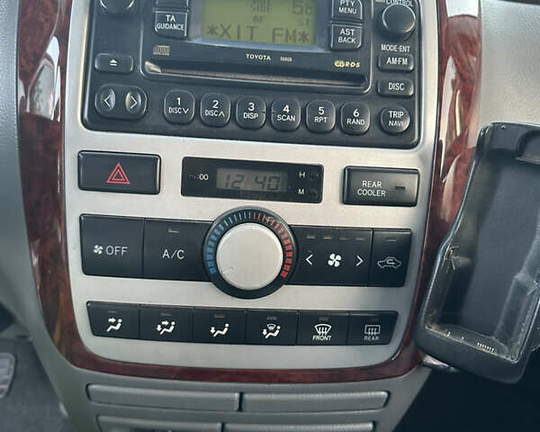 Сірий Тойота Авенсіс Версо, об'ємом двигуна 2 л та пробігом 250 тис. км за 5100 $, фото 50 на Automoto.ua