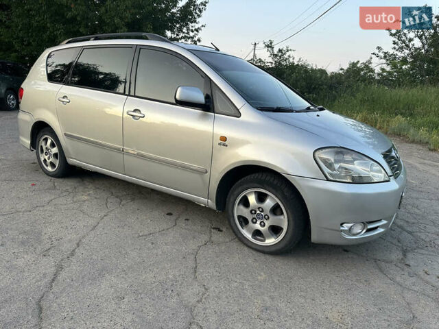 Сірий Тойота Авенсіс Версо, об'ємом двигуна 2 л та пробігом 250 тис. км за 5100 $, фото 41 на Automoto.ua