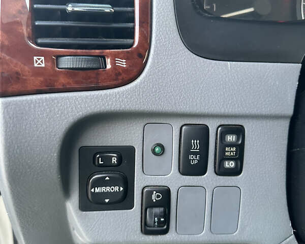 Сірий Тойота Авенсіс Версо, об'ємом двигуна 2 л та пробігом 250 тис. км за 5100 $, фото 52 на Automoto.ua