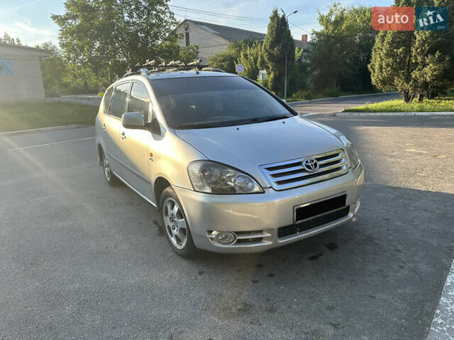 Сірий Тойота Авенсіс Версо, об'ємом двигуна 2 л та пробігом 250 тис. км за 5100 $, фото 8 на Automoto.ua