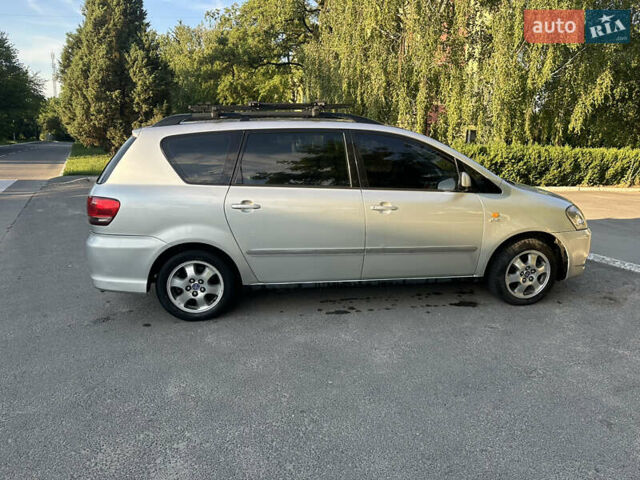 Сірий Тойота Авенсіс Версо, об'ємом двигуна 2 л та пробігом 250 тис. км за 5100 $, фото 5 на Automoto.ua