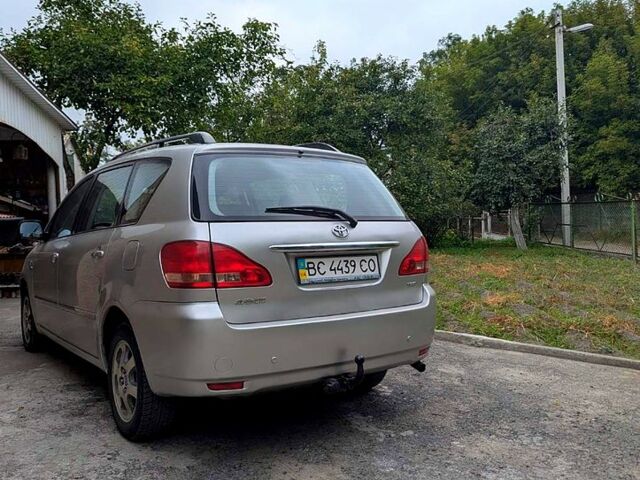 Серый Тойота Авенсис Версо, объемом двигателя 2 л и пробегом 395 тыс. км за 5250 $, фото 5 на Automoto.ua