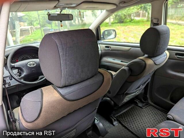 Серый Тойота Авенсис Версо, объемом двигателя 2 л и пробегом 395 тыс. км за 5250 $, фото 8 на Automoto.ua