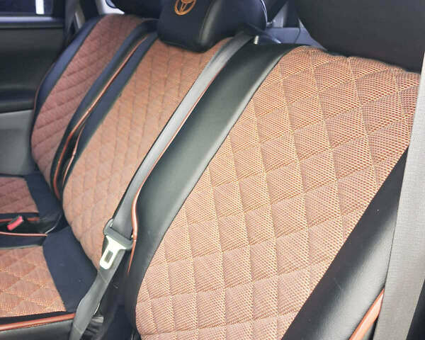 Серый Тойота Авенсис Версо, объемом двигателя 2 л и пробегом 278 тыс. км за 7400 $, фото 15 на Automoto.ua