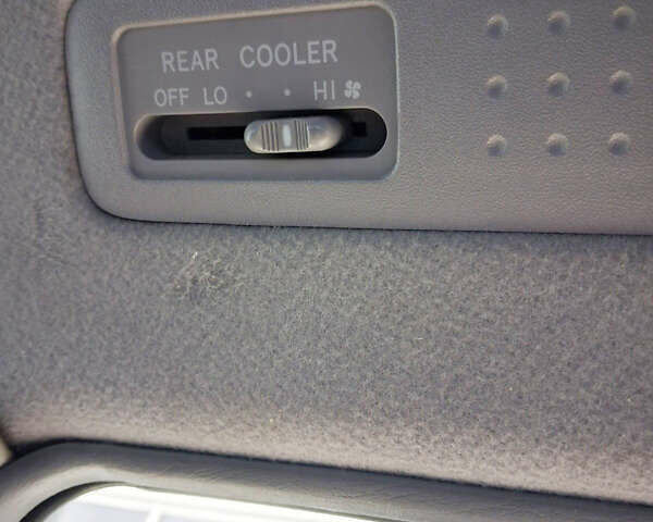 Серый Тойота Авенсис Версо, объемом двигателя 2 л и пробегом 278 тыс. км за 7400 $, фото 17 на Automoto.ua