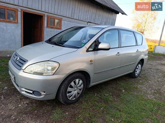 Серый Тойота Авенсис Версо, объемом двигателя 2 л и пробегом 370 тыс. км за 5500 $, фото 4 на Automoto.ua