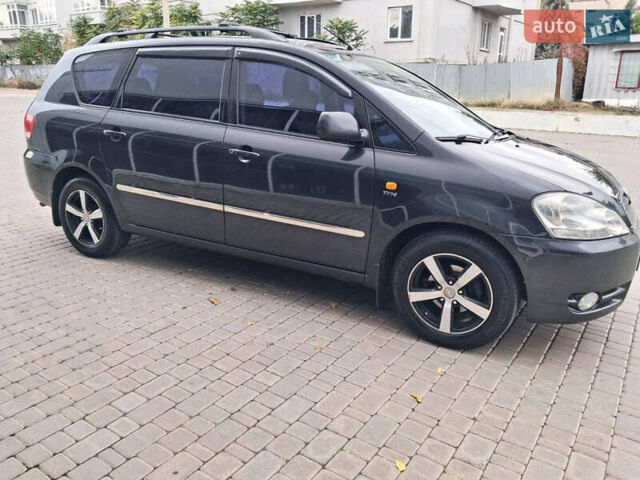 Серый Тойота Авенсис Версо, объемом двигателя 2 л и пробегом 278 тыс. км за 7400 $, фото 3 на Automoto.ua