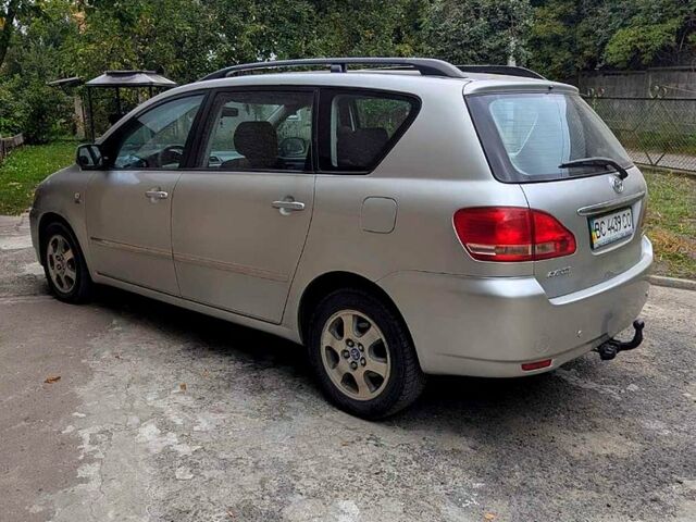 Серый Тойота Авенсис Версо, объемом двигателя 2 л и пробегом 395 тыс. км за 5250 $, фото 9 на Automoto.ua