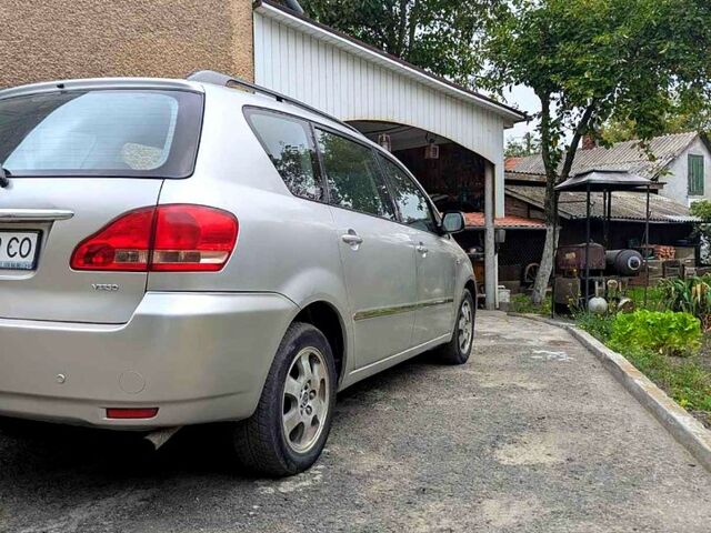 Серый Тойота Авенсис Версо, объемом двигателя 2 л и пробегом 395 тыс. км за 5250 $, фото 13 на Automoto.ua