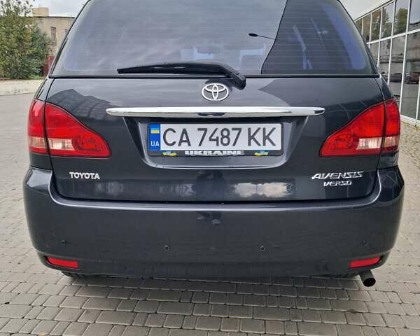 Серый Тойота Авенсис Версо, объемом двигателя 2 л и пробегом 278 тыс. км за 7400 $, фото 5 на Automoto.ua