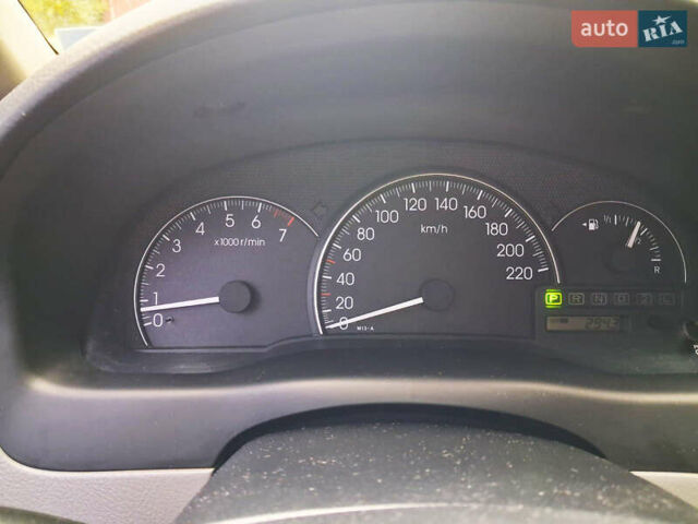 Серый Тойота Авенсис Версо, объемом двигателя 2 л и пробегом 278 тыс. км за 7400 $, фото 21 на Automoto.ua