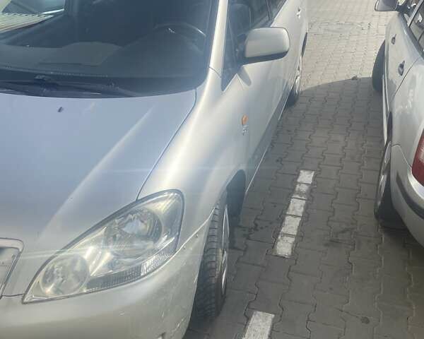 Сірий Тойота Авенсіс Версо, об'ємом двигуна 2 л та пробігом 420 тис. км за 4500 $, фото 1 на Automoto.ua