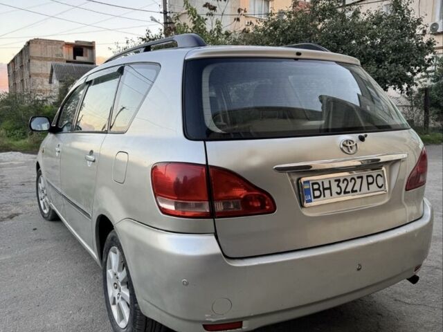 Сірий Тойота Авенсіс Версо, об'ємом двигуна 2 л та пробігом 3 тис. км за 4500 $, фото 3 на Automoto.ua