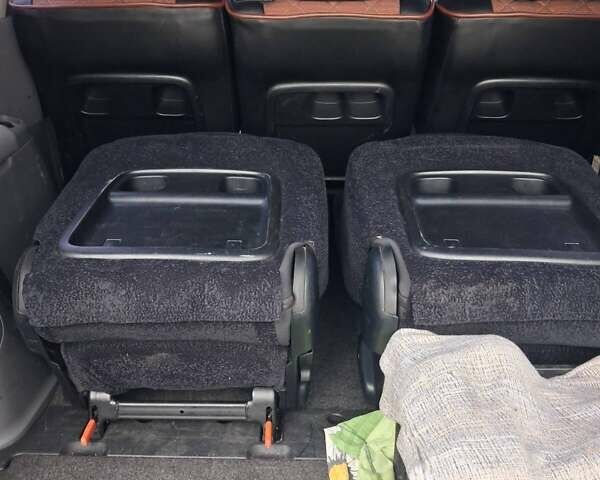 Серый Тойота Авенсис Версо, объемом двигателя 2 л и пробегом 278 тыс. км за 7400 $, фото 12 на Automoto.ua