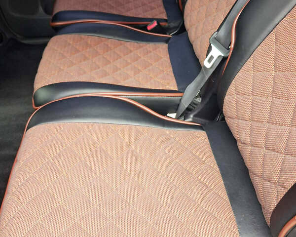 Серый Тойота Авенсис Версо, объемом двигателя 2 л и пробегом 278 тыс. км за 7400 $, фото 14 на Automoto.ua