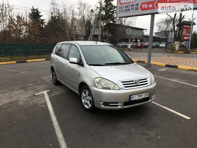 Сірий Тойота Авенсіс Версо, об'ємом двигуна 2 л та пробігом 235 тис. км за 6000 $, фото 2 на Automoto.ua