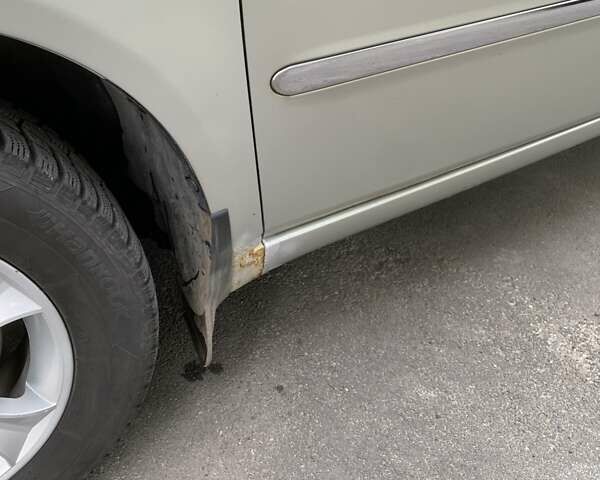 Серый Тойота Авенсис Версо, объемом двигателя 2 л и пробегом 256 тыс. км за 5500 $, фото 21 на Automoto.ua