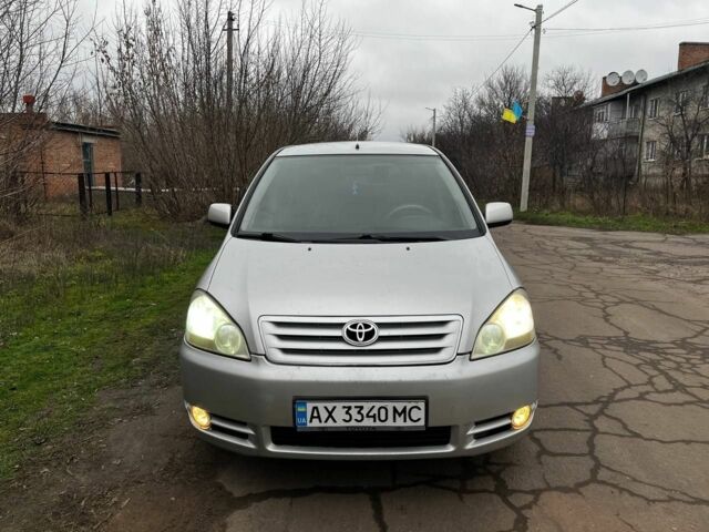 Серый Тойота Авенсис Версо, объемом двигателя 2 л и пробегом 330 тыс. км за 5249 $, фото 1 на Automoto.ua