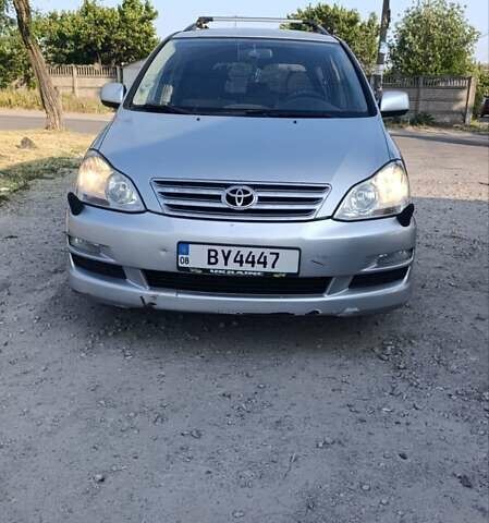 Серый Тойота Авенсис Версо, объемом двигателя 2 л и пробегом 231 тыс. км за 6300 $, фото 4 на Automoto.ua
