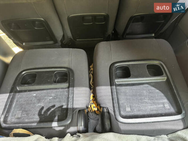 Серый Тойота Авенсис Версо, объемом двигателя 2 л и пробегом 226 тыс. км за 6500 $, фото 5 на Automoto.ua