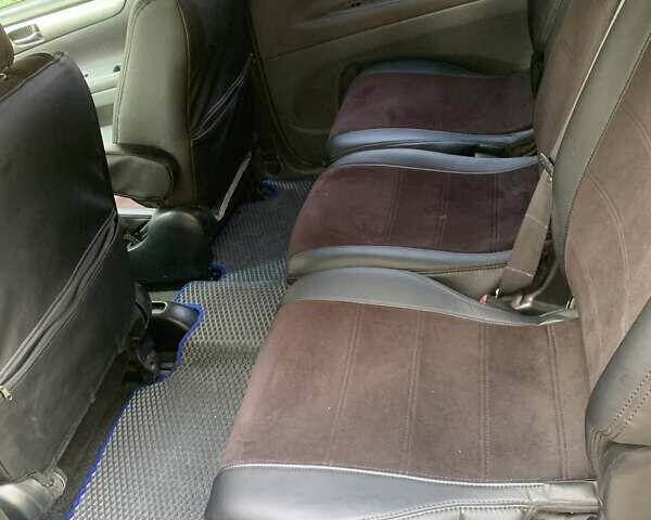 Серый Тойота Авенсис Версо, объемом двигателя 2 л и пробегом 256 тыс. км за 5500 $, фото 13 на Automoto.ua