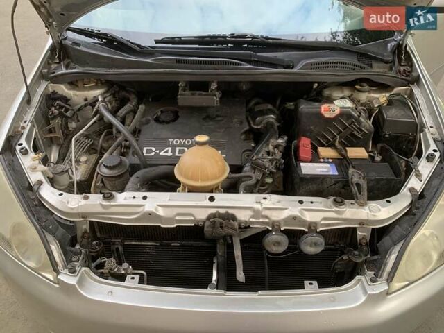 Серый Тойота Авенсис Версо, объемом двигателя 2 л и пробегом 256 тыс. км за 5500 $, фото 14 на Automoto.ua