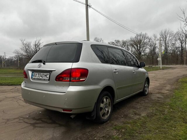 Серый Тойота Авенсис Версо, объемом двигателя 2 л и пробегом 330 тыс. км за 5249 $, фото 5 на Automoto.ua