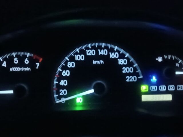 Сірий Тойота Авенсіс Версо, об'ємом двигуна 2 л та пробігом 388 тис. км за 5200 $, фото 15 на Automoto.ua