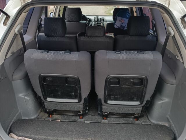 Сірий Тойота Авенсіс Версо, об'ємом двигуна 2 л та пробігом 388 тис. км за 5200 $, фото 12 на Automoto.ua