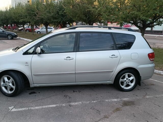 Сірий Тойота Авенсіс Версо, об'ємом двигуна 2 л та пробігом 388 тис. км за 5200 $, фото 2 на Automoto.ua