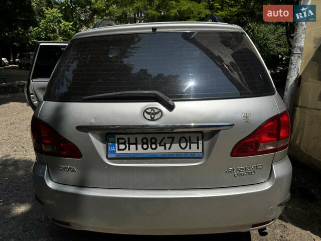 Серый Тойота Авенсис Версо, объемом двигателя 2 л и пробегом 226 тыс. км за 6500 $, фото 2 на Automoto.ua