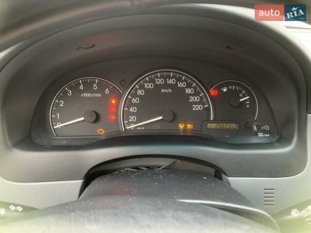 Серый Тойота Авенсис Версо, объемом двигателя 2 л и пробегом 256 тыс. км за 5500 $, фото 15 на Automoto.ua