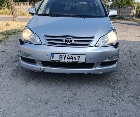 Серый Тойота Авенсис Версо, объемом двигателя 2 л и пробегом 231 тыс. км за 5600 $, фото 3 на Automoto.ua