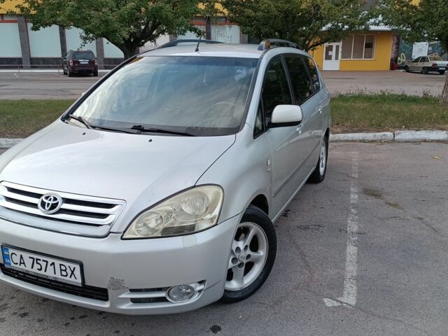 Сірий Тойота Авенсіс Версо, об'ємом двигуна 2 л та пробігом 388 тис. км за 5200 $, фото 3 на Automoto.ua