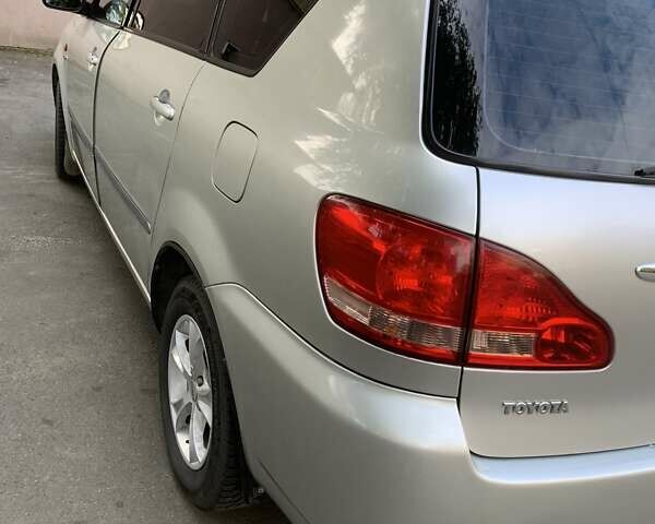 Серый Тойота Авенсис Версо, объемом двигателя 2 л и пробегом 256 тыс. км за 5500 $, фото 10 на Automoto.ua