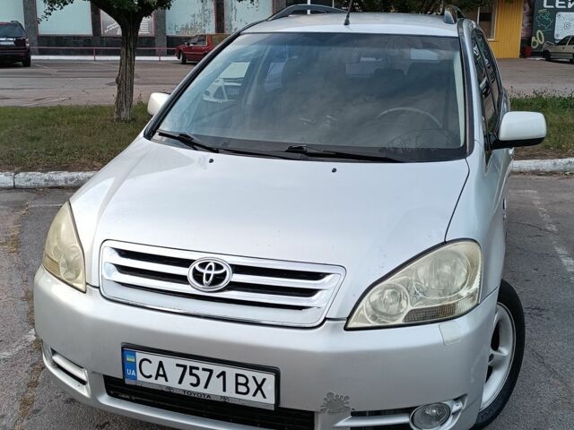 Сірий Тойота Авенсіс Версо, об'ємом двигуна 2 л та пробігом 388 тис. км за 5200 $, фото 1 на Automoto.ua