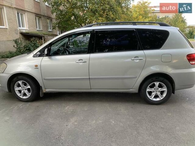 Серый Тойота Авенсис Версо, объемом двигателя 2 л и пробегом 256 тыс. км за 5500 $, фото 6 на Automoto.ua